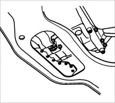 1. Установите поддон для сбора жидкости под коробкой передач.