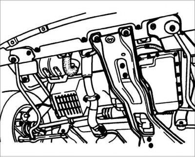 5. Установите пластину защиты двигателя и свободно вверните болты и гайки.