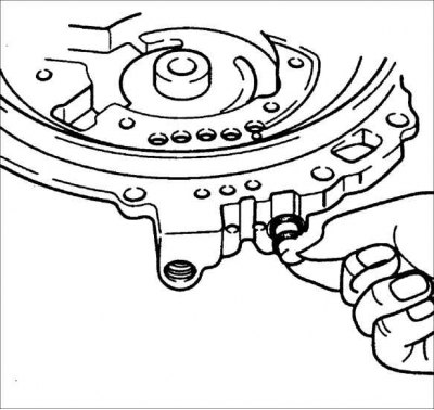 1. Установите обводной клапан давления и пружину в кожух масляного насоса и проверьте, что клапан…