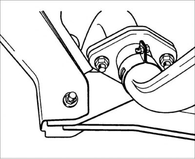 16. Выверните болт верхнего крепления амортизатора.