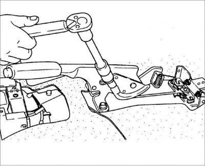 2. Отсоедините электрический разъем от выключателя стояночного тормоза.