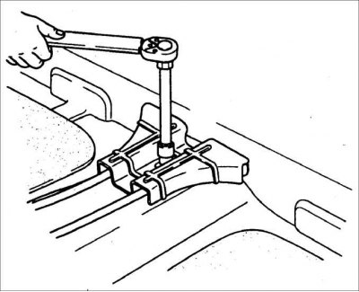 9. Снимите отделку порога задней двери.