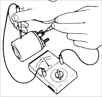 1. Омметром проверьте проводимость между клеммами S и М тягового реле. При отсутствии проводимости,…