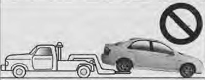 Внимание: запрещается буксировка автомобиля методом частичной погрузки с поднятием задней оси…