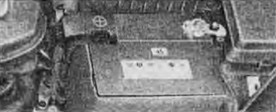 Примечание: в первую очередь, отсоединяйте кабель от отрицательной клеммы. Для доступа к…