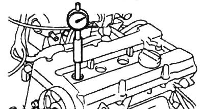 7. Установите компрессометр в отверстие для свечи зажигания.