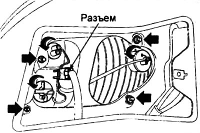 2. Отверните четыре гайки, отсоедините разъем и снимите задний комбинированный фонарь.