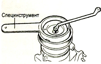 1. Отверните болт крепления ступицы электромагнитной муфты с помощью гаечного ключа и специального…