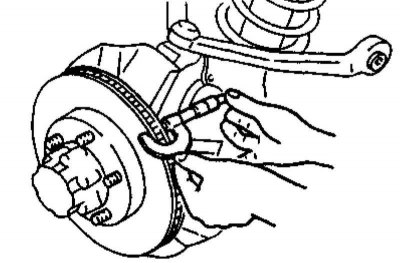 1. После того как колодки будут извлечены из суппорта, очистите их при помощи специального средства…