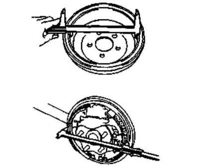 5. Проверьте компоненты сборки на наличие следов утечек тормозной жидкости. Осторожно поддев…