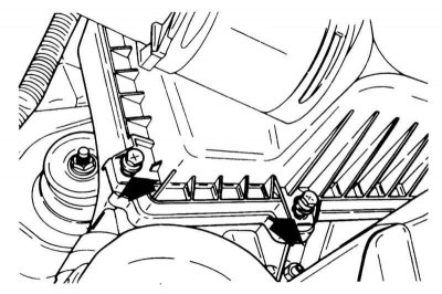 2. На бензиновых моделях ослабьте крепежные хомуты и отсоедините от крышки воздухоочистителя…