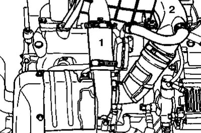 2. Отсоедините от турбокомпрессора воздушные рукава, - примите меры против попадания в приемный…