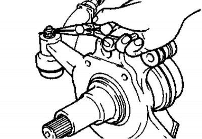 2. Извлеките шплинт фиксации шарового пальца наконечника рулевой тяги и при помощи специального…