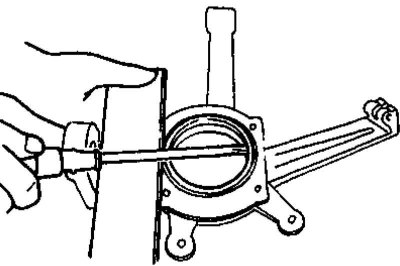 6. Снимите поворотный кулак.