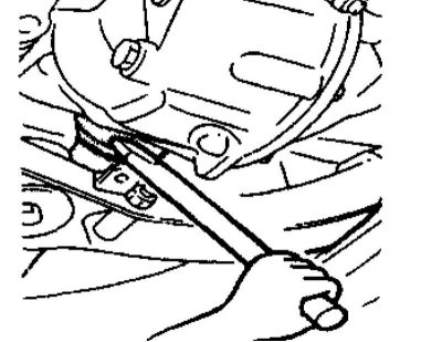 4. При помощи молотка с мягким бойком раскройте верхний зажим вилки.