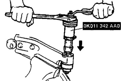 6. Выверните опорные болты и снимите редукторную сборку.