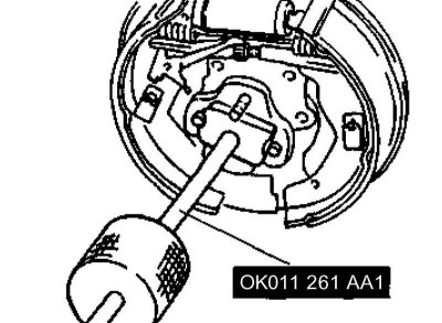 3. Отдайте гайки крепления держателя сальника.