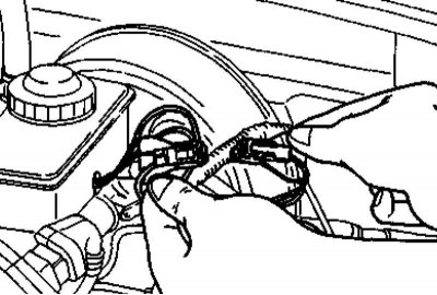 1. Подложите под ГТЦ ветошь с целью предотвращения попадания тормозной жидкости на окрашенные…