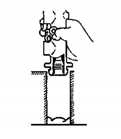 Примечание. При извлечении поршня цилиндр должен занимать горизонтальное положение, - постарайтесь…