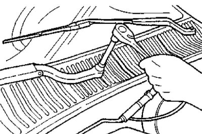1. Удостоверьтесь, что стеклоочистители находятся в «парковочном» положении, - в случае…